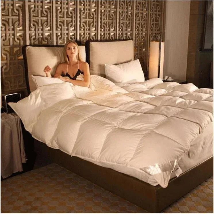 Fluffy Light Down Quilt Hotel White Goose Down Blanket for One or Two People Four Seasons Universal Thick Winter Quilts Core